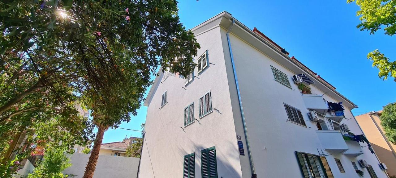 Attic Split Apartment Near City Centre Exterior photo