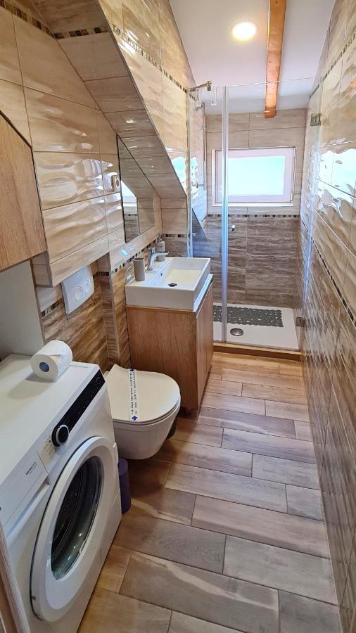 Attic Split Apartment Near City Centre Exterior photo