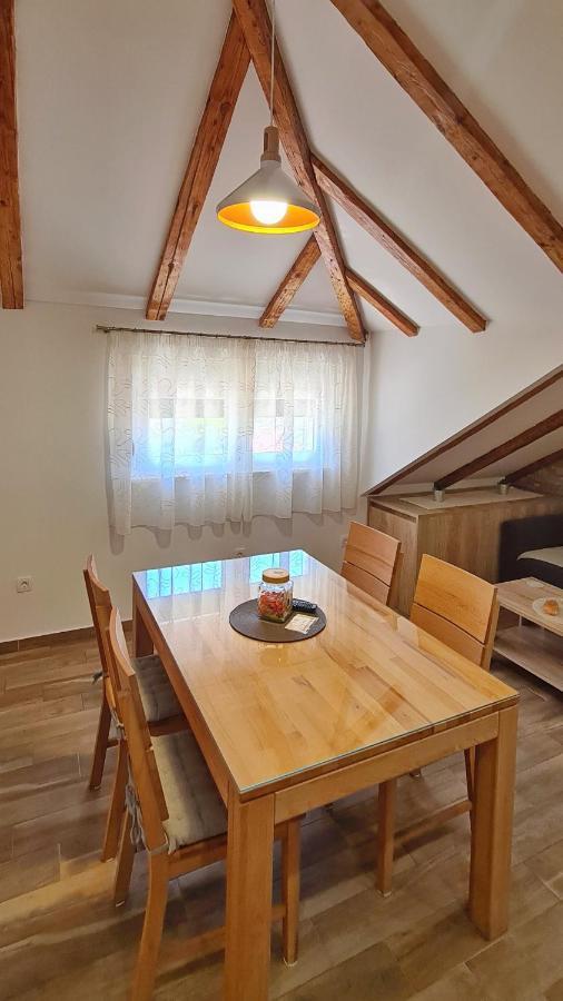 Attic Split Apartment Near City Centre Exterior photo
