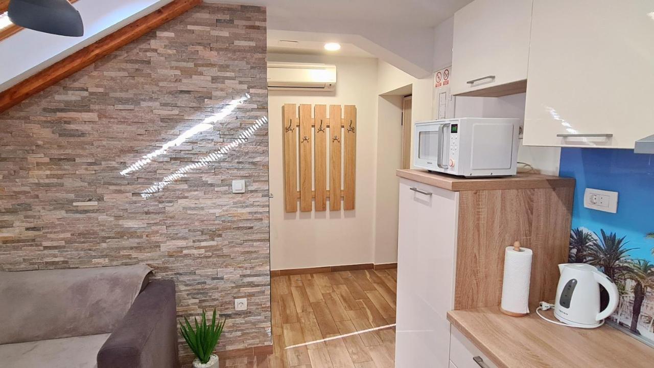 Attic Split Apartment Near City Centre Exterior photo